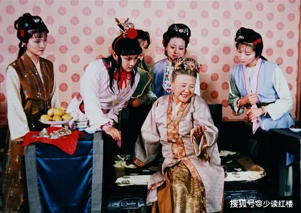 贾母过生日花了多少钱_贾母为宝钗过生日_